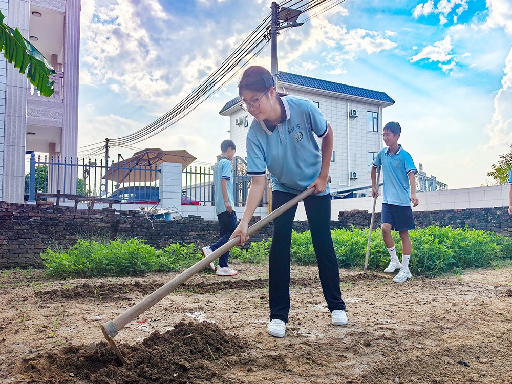 湛江叛逆不听话孩子学校怎么联系?本地寄宿素质培育机构选择指南